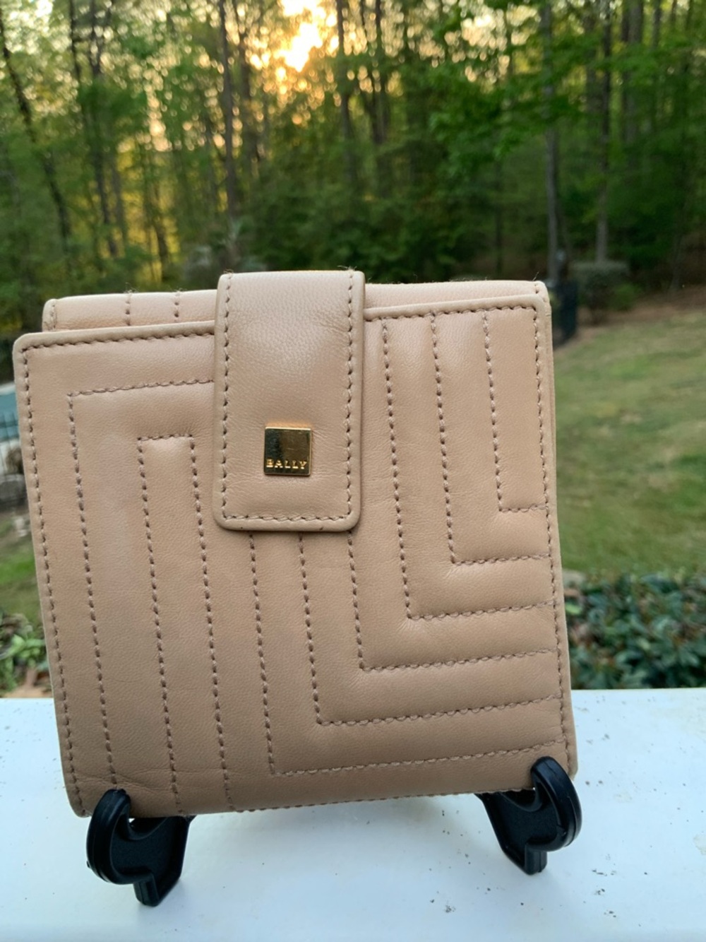 Bally Beige Quilted Leather Snap Wallet with Gold Logo - Picture 3 of 14